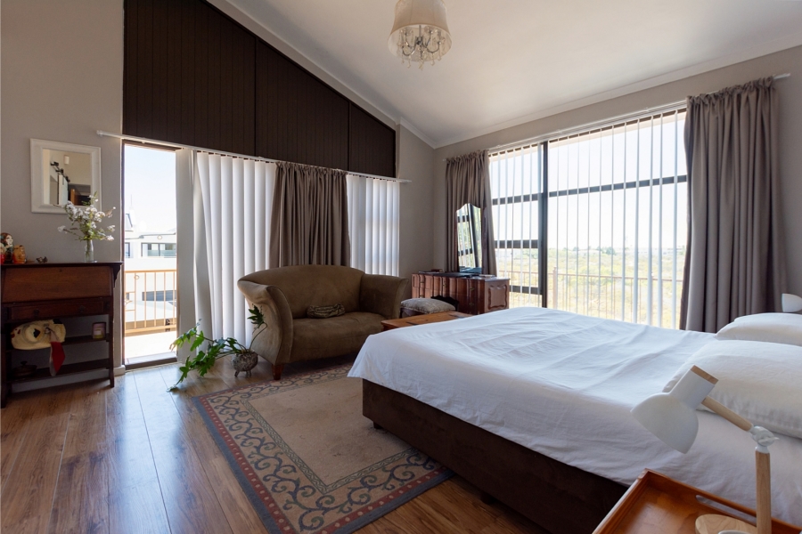 6 Bedroom Property for Sale in Middedorp Western Cape